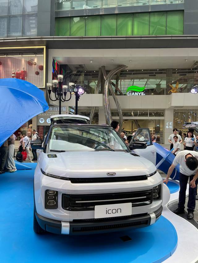 吉利icon"主角" 梦幻火山灰车色 小香风内饰,一眼就心动全文- 买车网