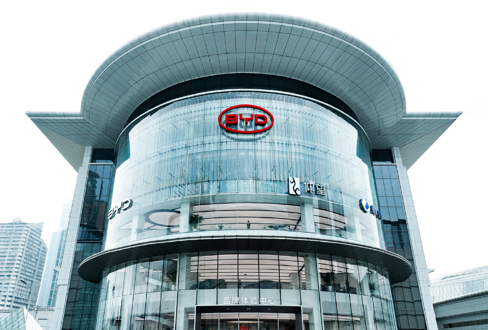 启迪未来光耀江城比亚迪首家品牌体验中心入驻武汉