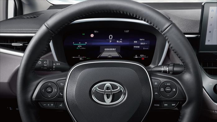 由之前的后多连杆悬架变为后扭力梁悬架,而且原来的8安全气囊改为6