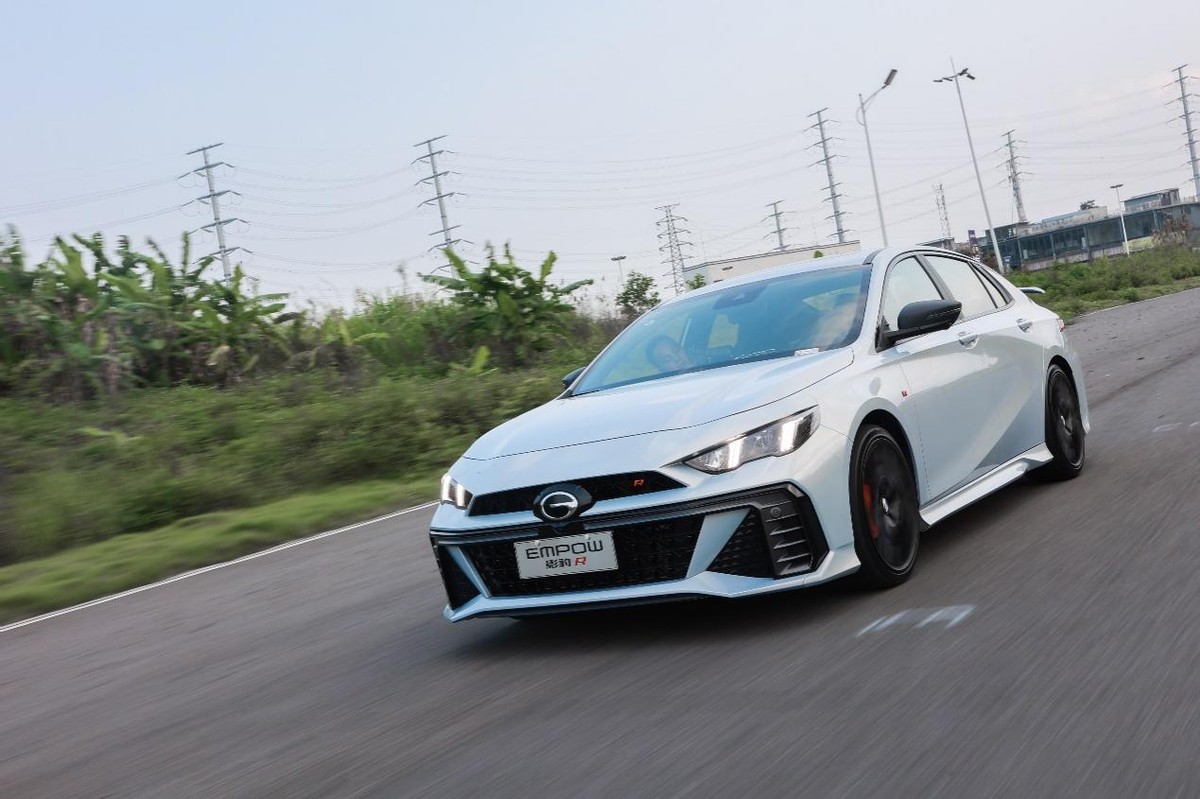 原厂即特调影豹r亮相第三季广汽传祺华南大区豹躁日