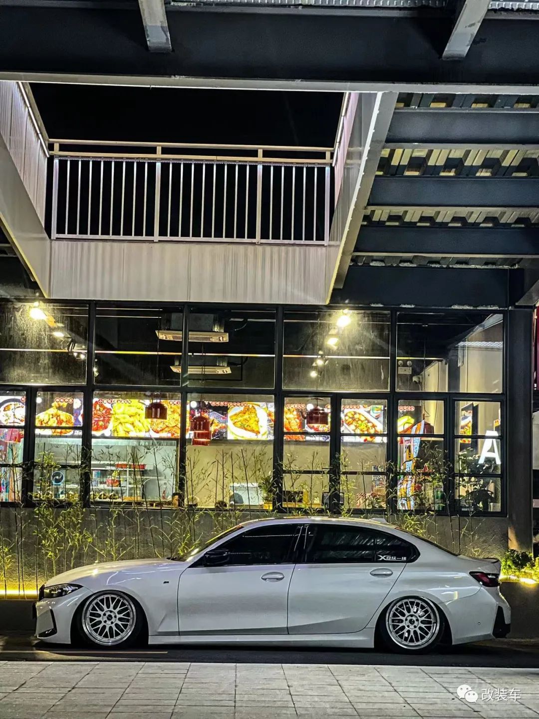素雅姿态风的宝马325Li，优雅的姿态无需过多修饰