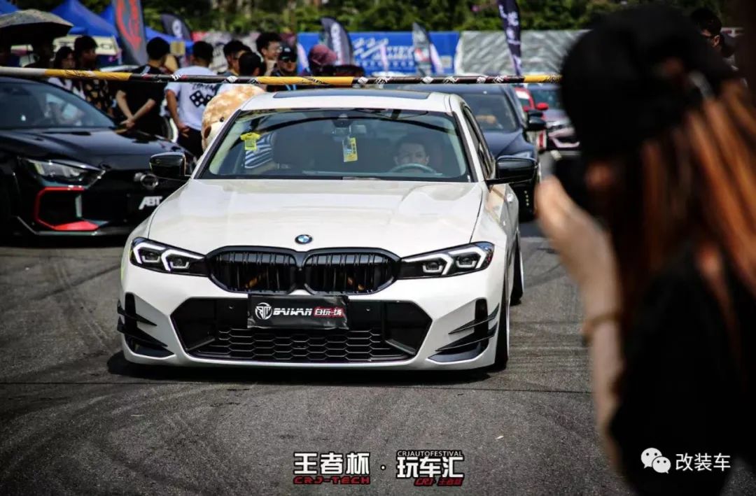 素雅姿态风的宝马325Li，优雅的姿态无需过多修饰