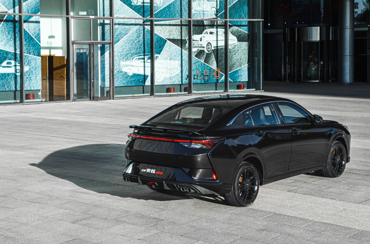 ctcc"三冠王"风神奕炫冠军版上市,8.99万起售 - 新闻详情 - 买车网