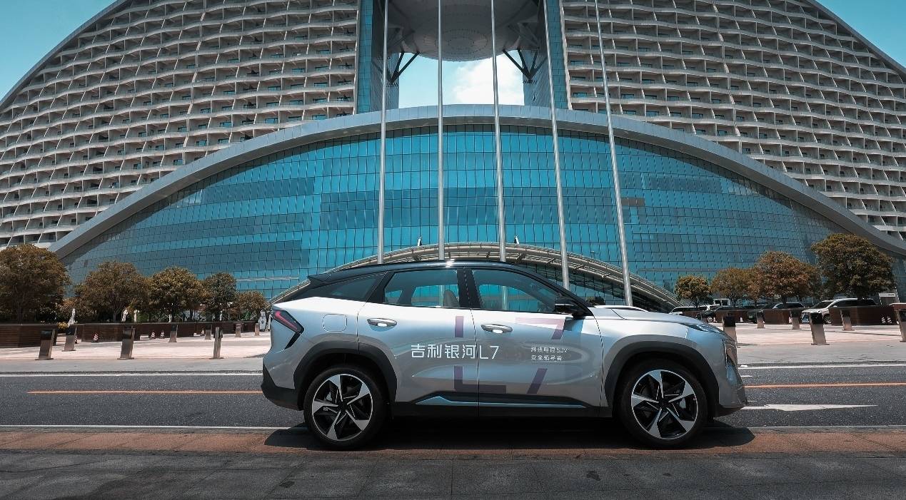 吉利银河l7首批车主交付大会在武汉盛大举行