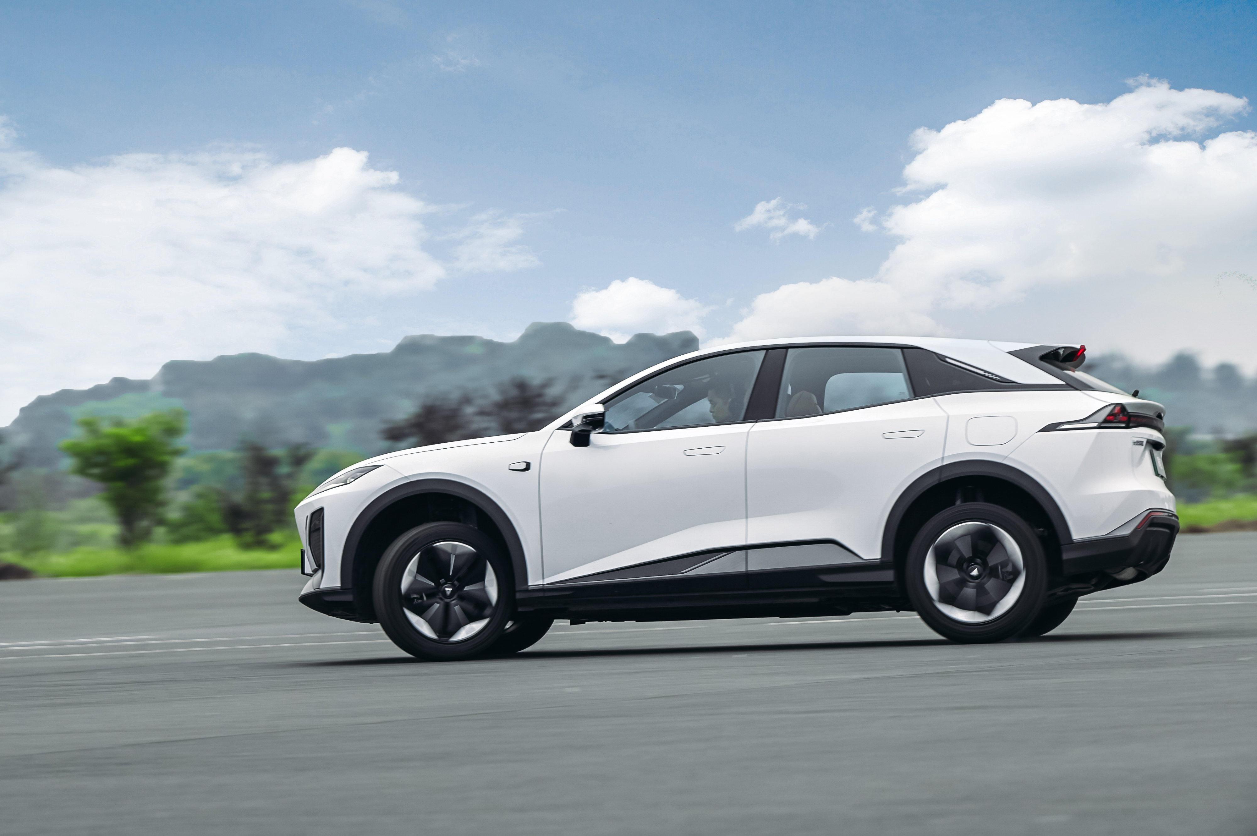 综合续航达1120km,长安深蓝s7增程版让用车无焦虑- 买车网