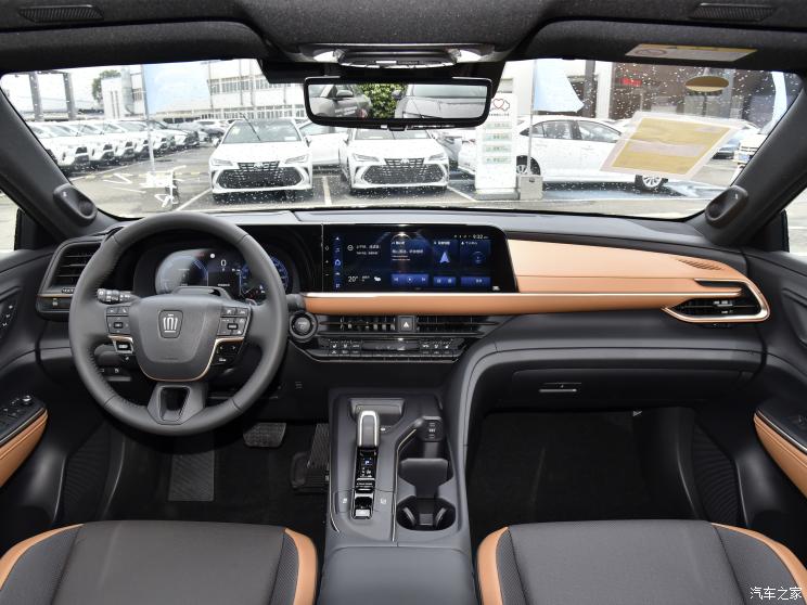 丰田(进口) 皇冠(进口) 2023款 2.4T SportCross HEV四驱至尊版