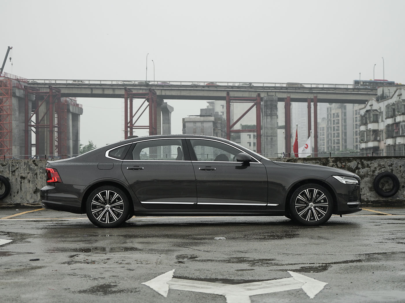 作为中期改款车型,沃尔沃s90并未有着太明显的设计改动.