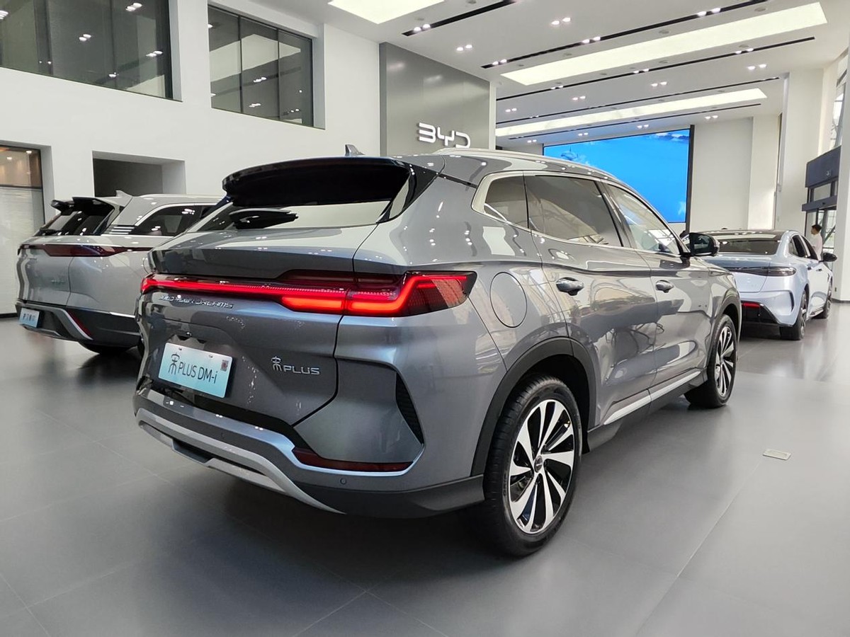 探店|比亚迪宋plus dmi冠军版,我只想说:太酷啦!全文- 买车网