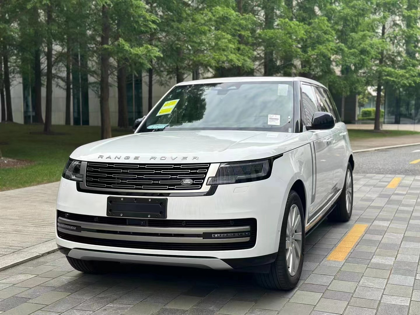 稀有白色23款7座路虎揽胜盛世加长3.0 - 新闻详情 - 买车网