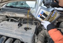 机油到底按什么标准换？别纠结时间还是里程了，喵哥告诉你答案