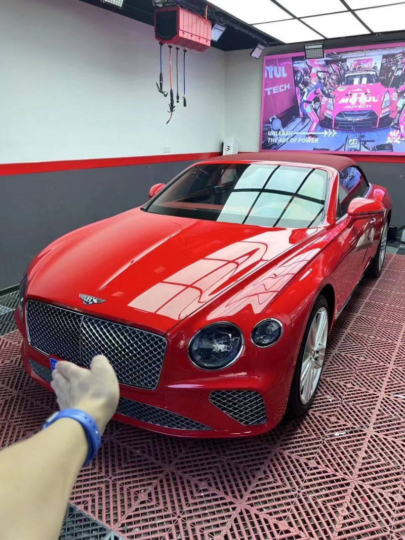 陆地上的旅行飞行机器，宾利欧陆GTC敞篷W12