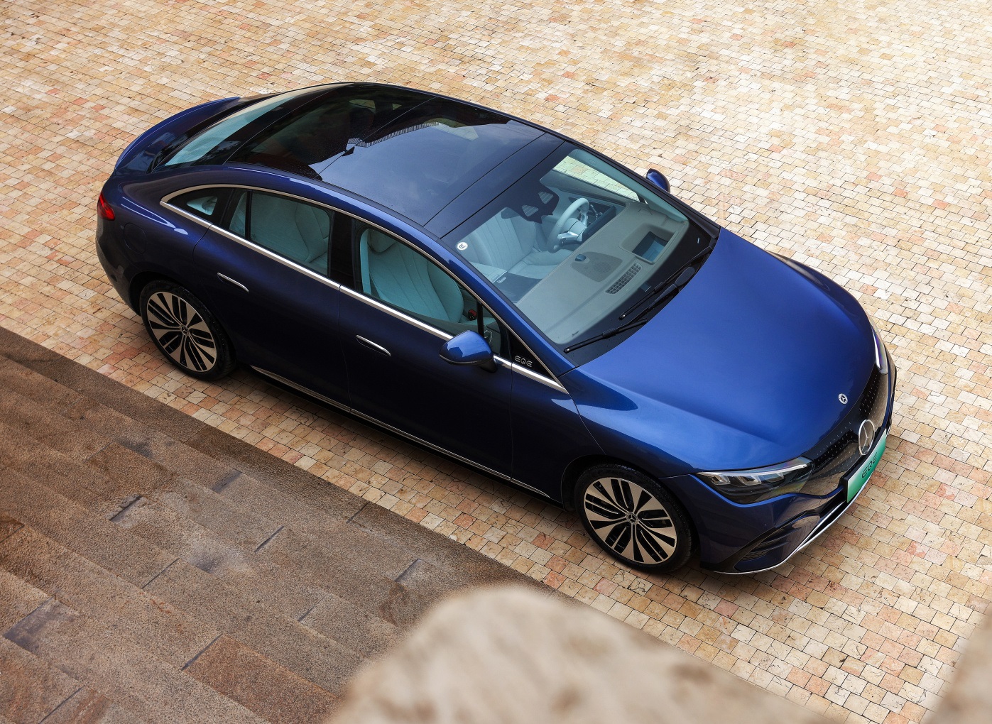 落地只要38万这奔驰e级比燃油版更便宜但真能买吗