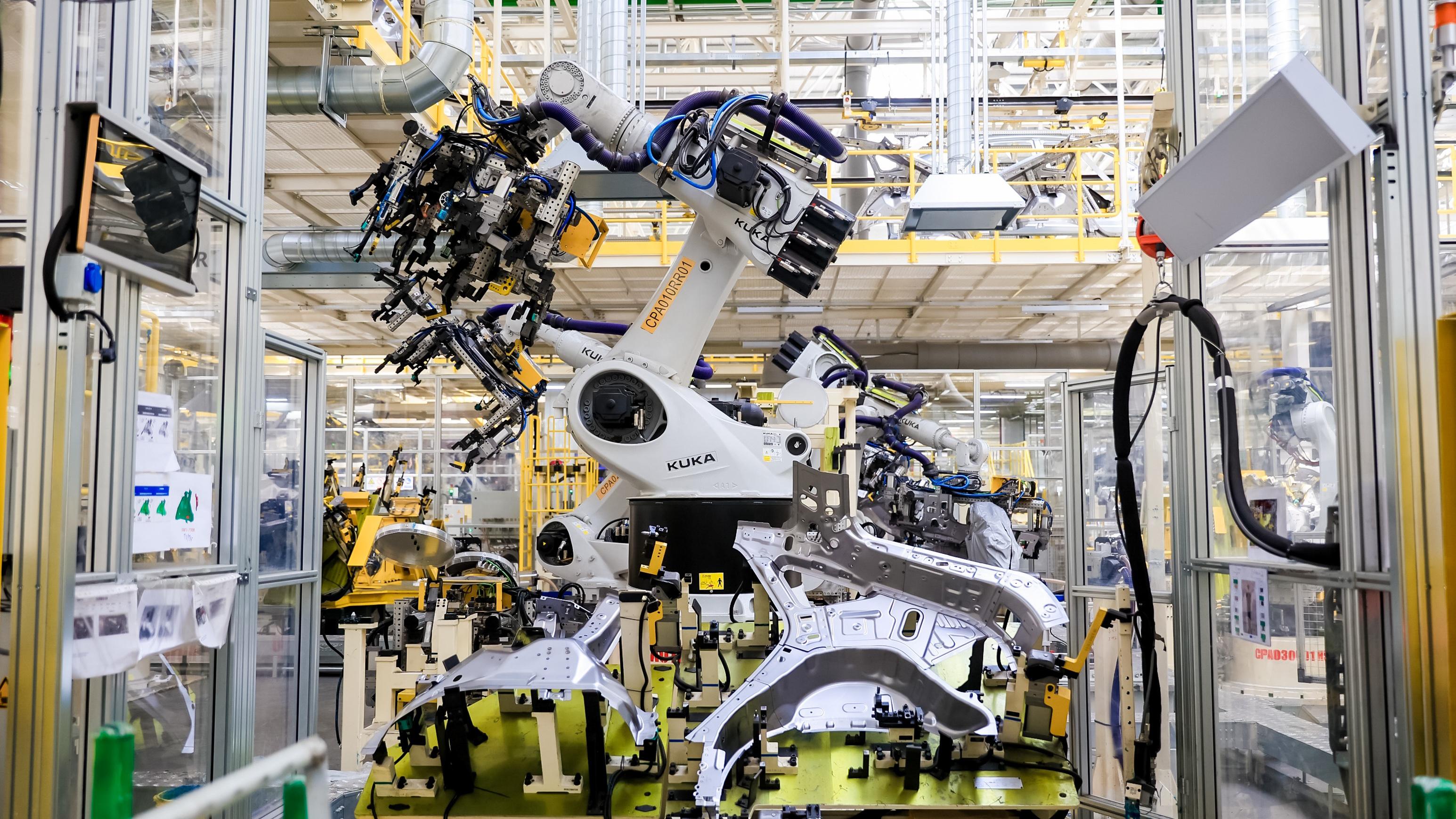 品质大考国宝探厂熊猫mini品质工厂媒体行活动举行