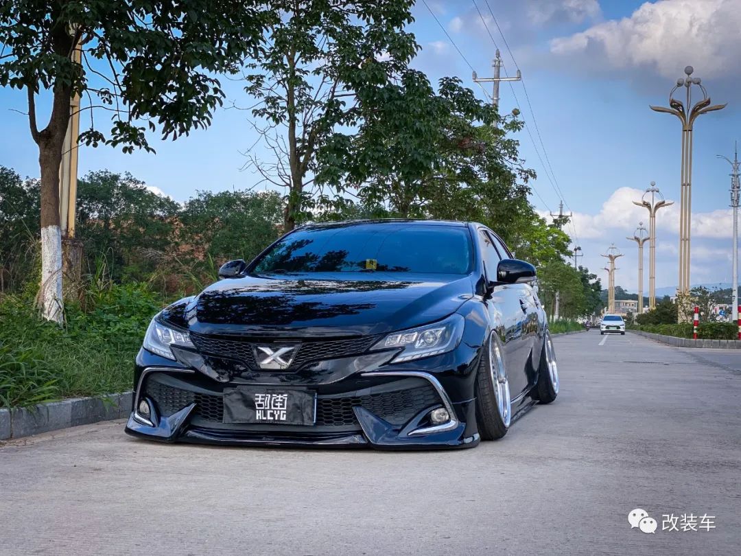 低趴姿态风的丰田锐志,换轮毂如同换鞋一样平常全文- 买车网