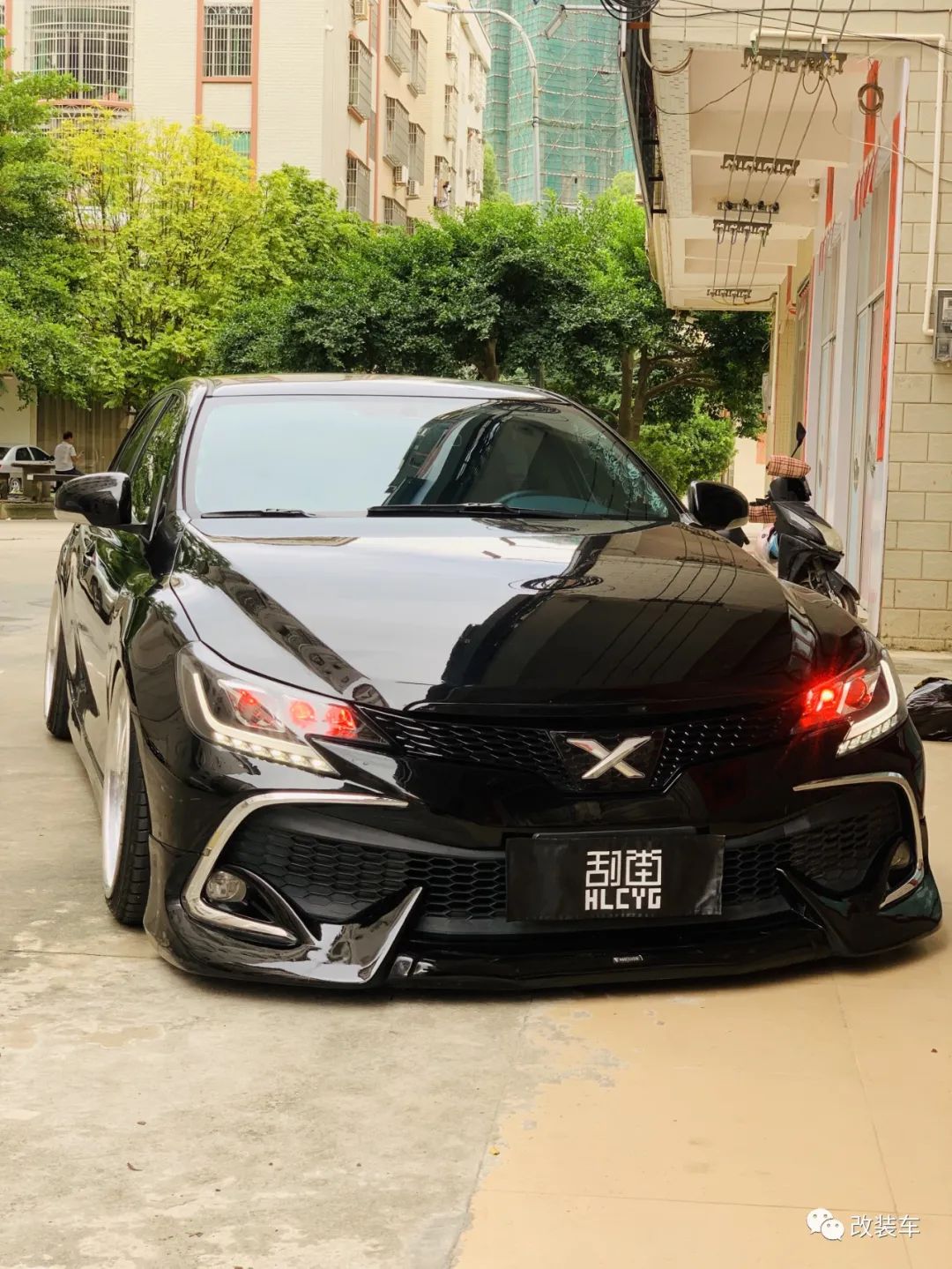 低趴姿态风的丰田锐志,换轮毂如同换鞋一样平常全文- 买车网