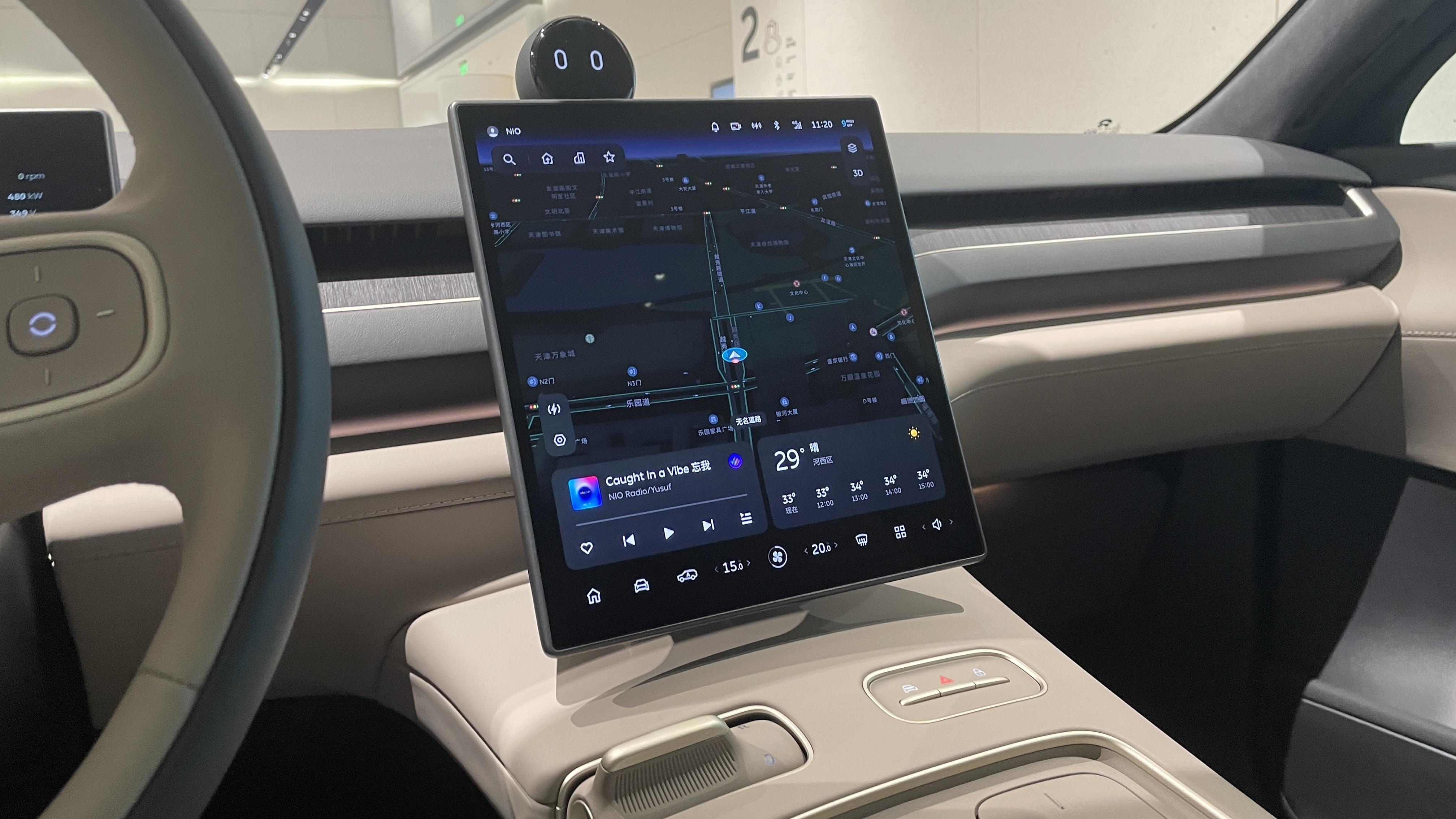 12.8英寸斜拉式中控大屏搭载nomi mate 2.