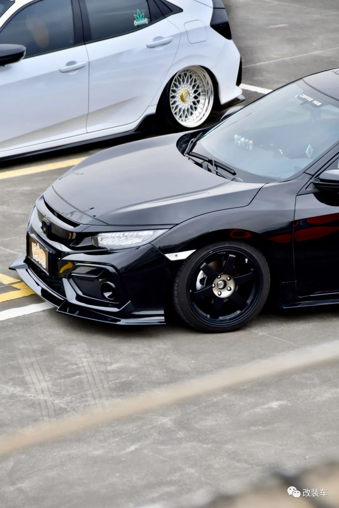 小姐姐的黑武士本田10代思域fk7牌还没上就开始改装