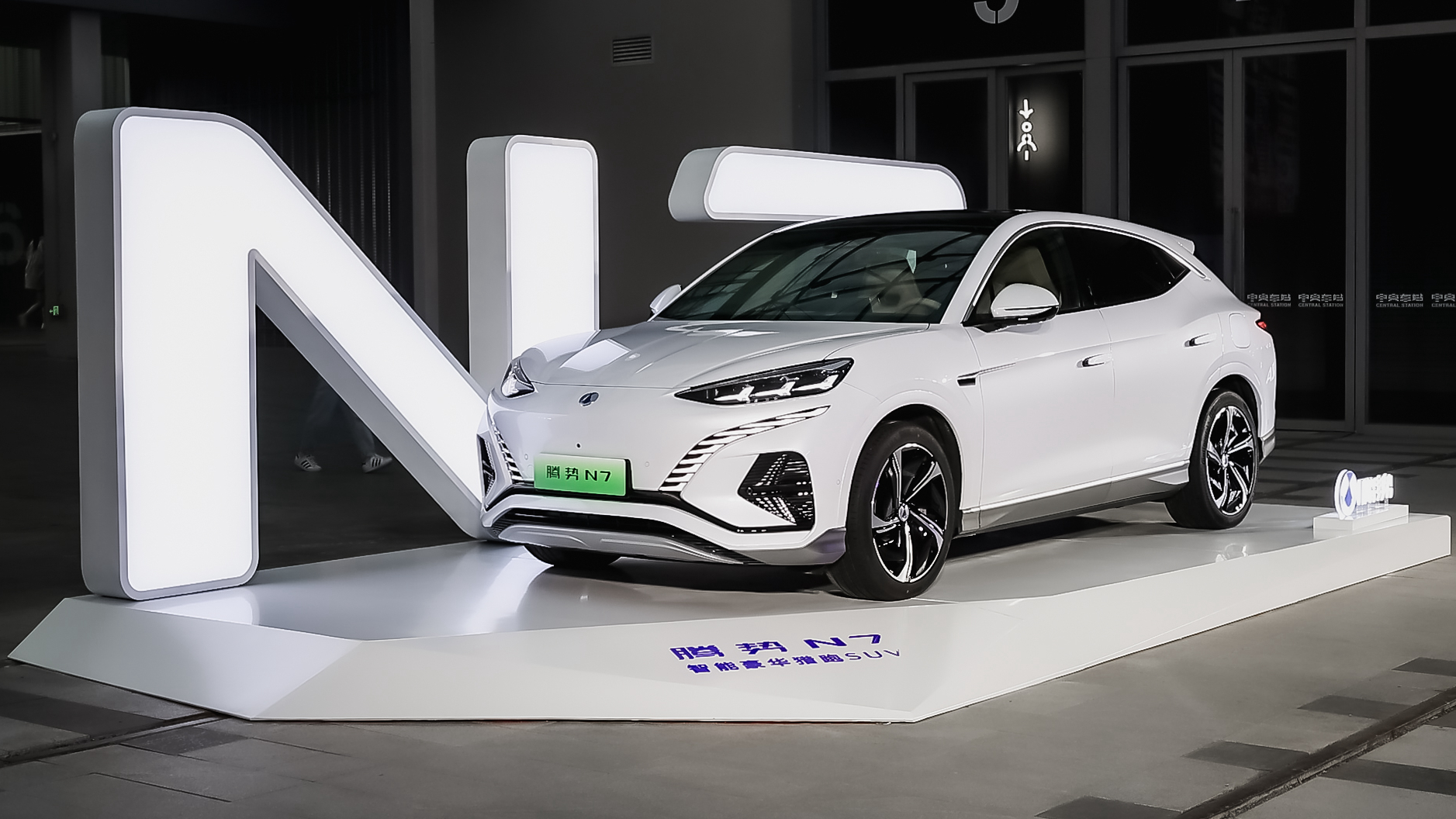 一天订单破万这30万级腾势suv成爆款还能一键漂移