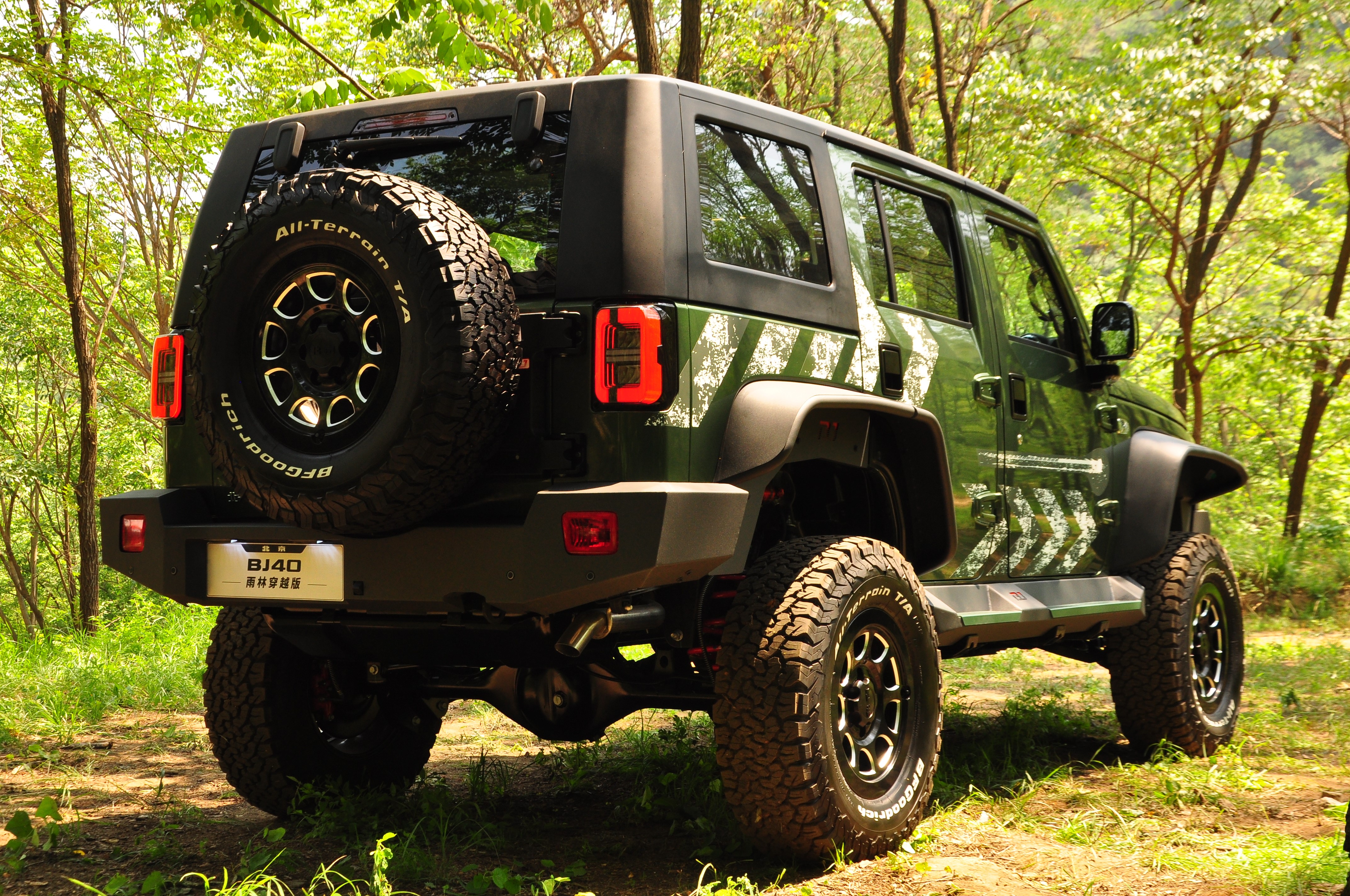 将改装升级完美合法化,北汽bj40雨林穿越版实拍全文- 买车网