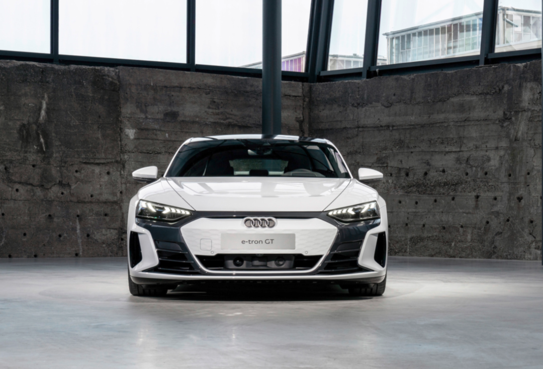 98万,百公里加速4.1秒,奥迪e-tron gt上市- 买车网