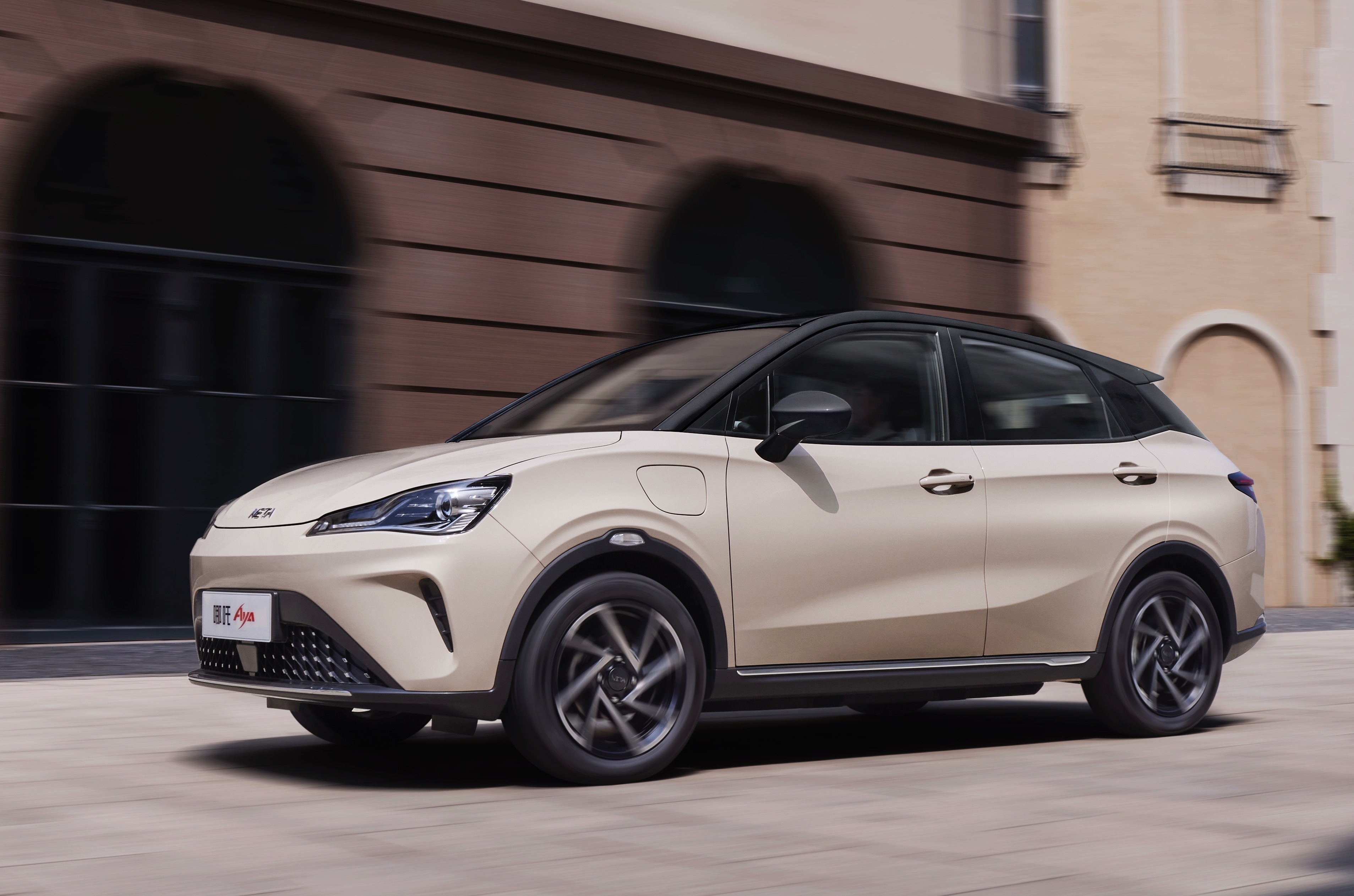 纯电suv,哪吒aya将于8月3日上市>哪吒aya定位为入门级的纯电动车型