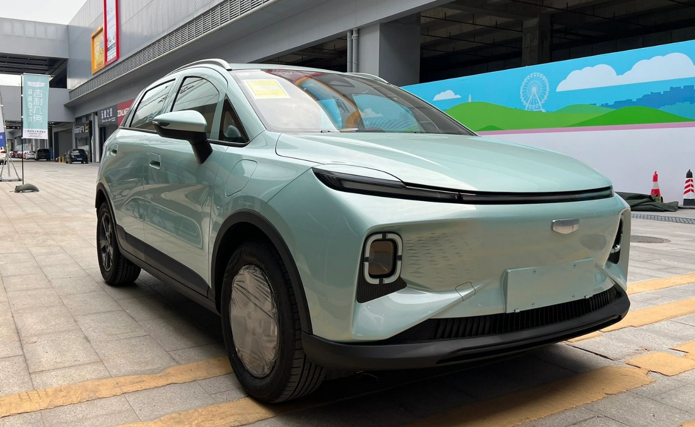 新款几何e实车到店换电子怀挡降至758万起