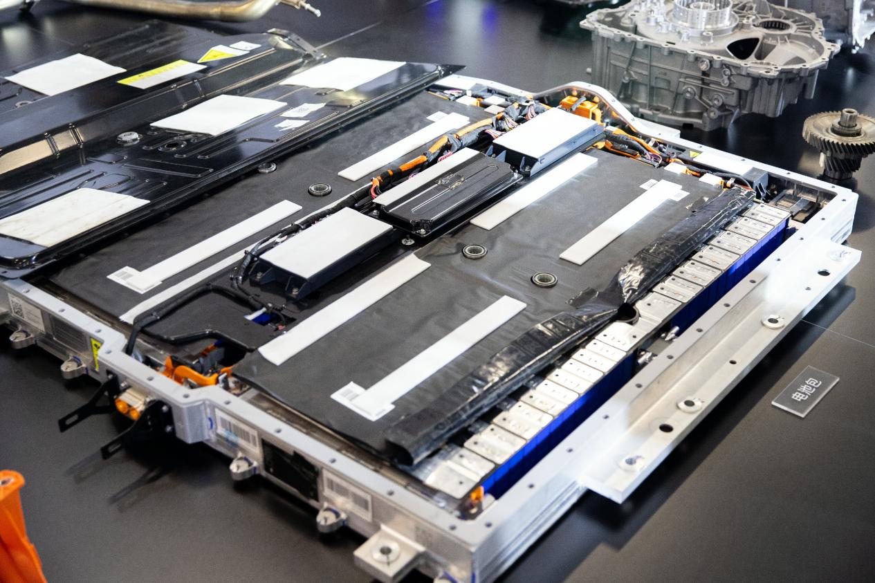 说到最后,三电安全才是大家最关心的内容,银河l7具有神盾电池安全系统