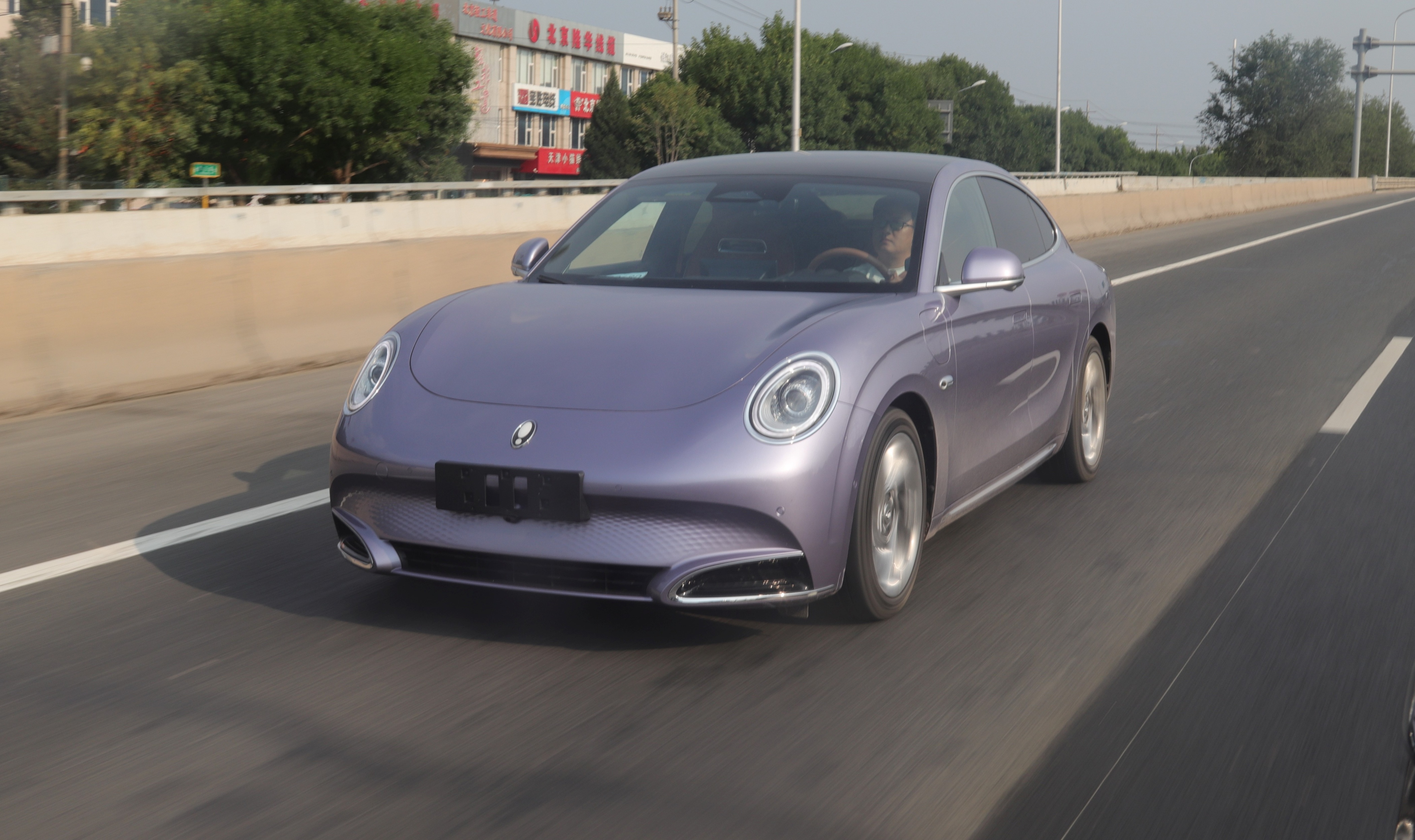 这是超流线美学轿跑!深度试驾欧拉闪电猫,能耗续航亮了全文- 买车网