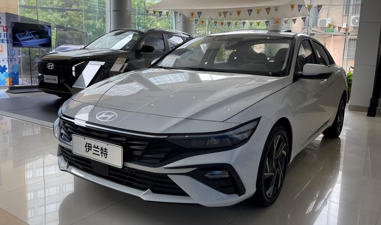 来救市新款伊兰特实车到店外观大改很惊艳马路三大妈不香了