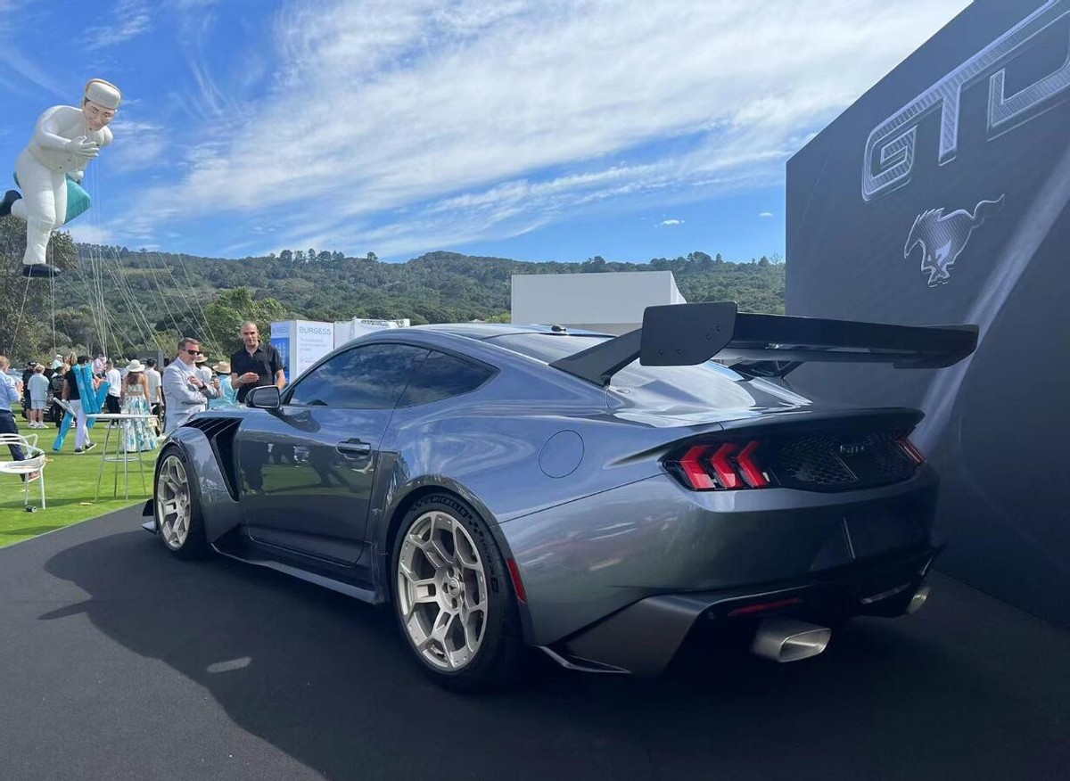 30万美元的野马这是一辆能合法上路的赛车