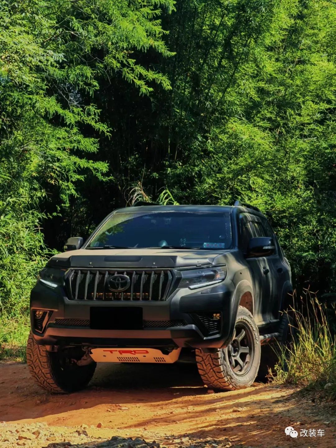 "黑武士"越野风的丰田普拉多,改装后成了搬家"神器"- 买车网