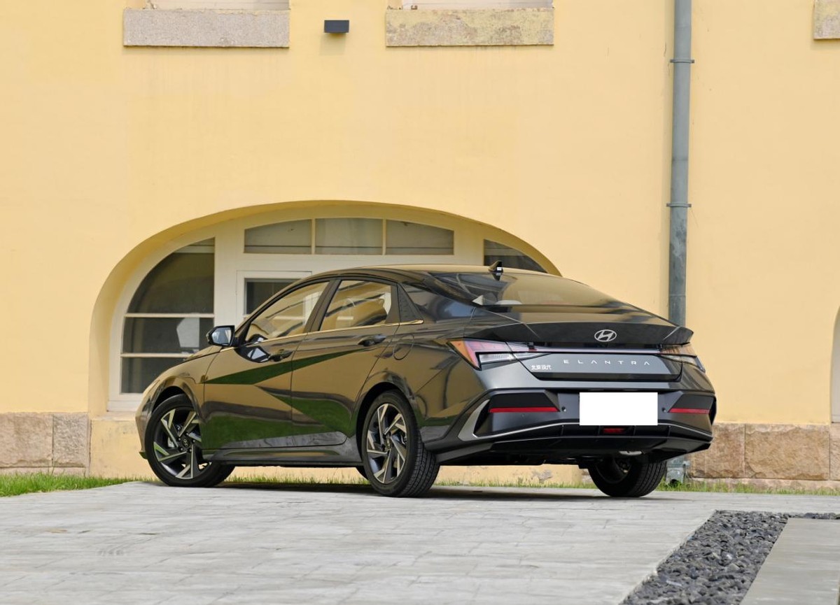 2023成都车展北京现代新款伊兰特上市售价998万元起