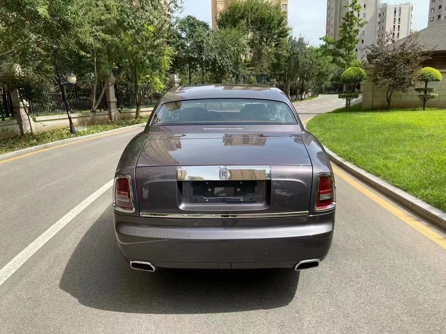 经典老爷车圆灯劳斯莱斯幻影双门轿跑车