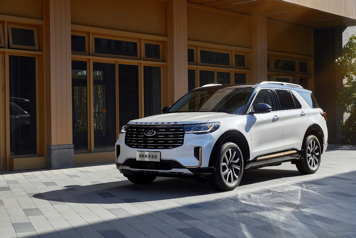 100万用料40万价格福特探险者为了硬核豪华拼尽了