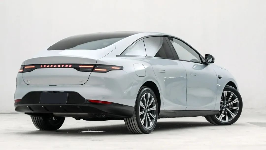 纯电续航比肩电动车零跑c01增程版上市