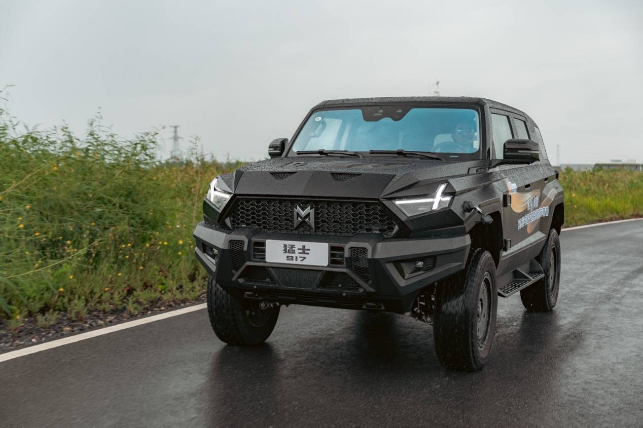 猛士917成为首款获评十佳底盘的中国豪华电动越野车