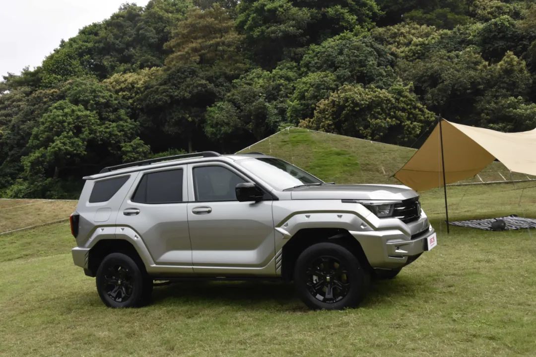 坦克400hi4t国产纯正硬派suv来了