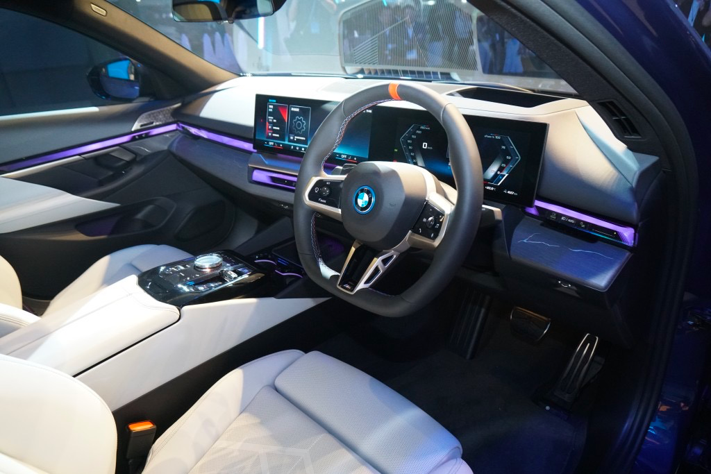 零百加速6秒,续航582km>idrive 8.