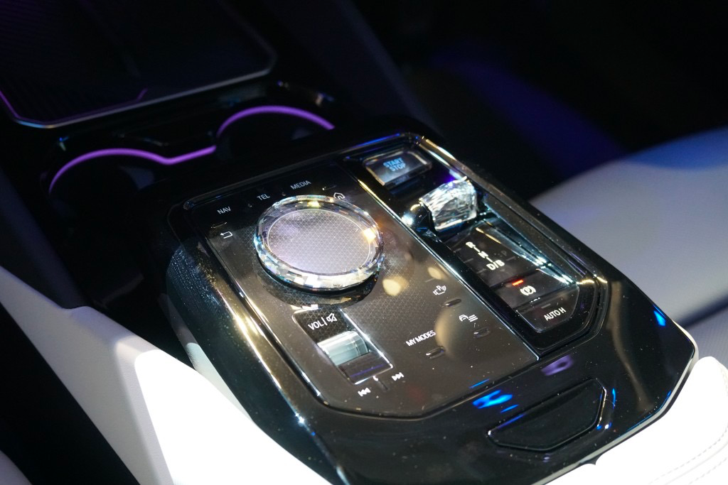 零百加速6秒,续航582km>idrive 8.