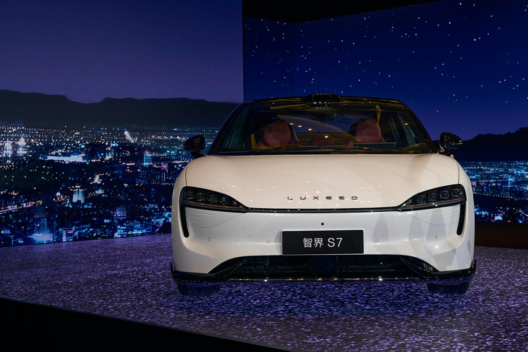 预定量迅速破万!华为智选首款轿车亮相 满身都是黑科技!- 买车网