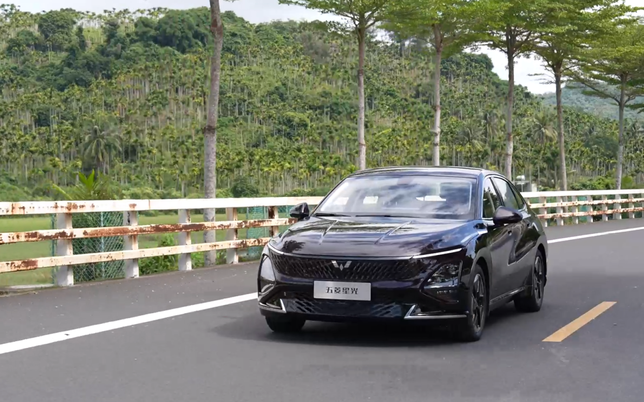 五菱星光广州车展预售动态性能表现超同级
