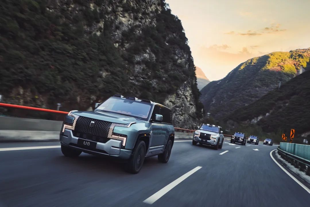首次开百万豪车越野仰望u8有多强