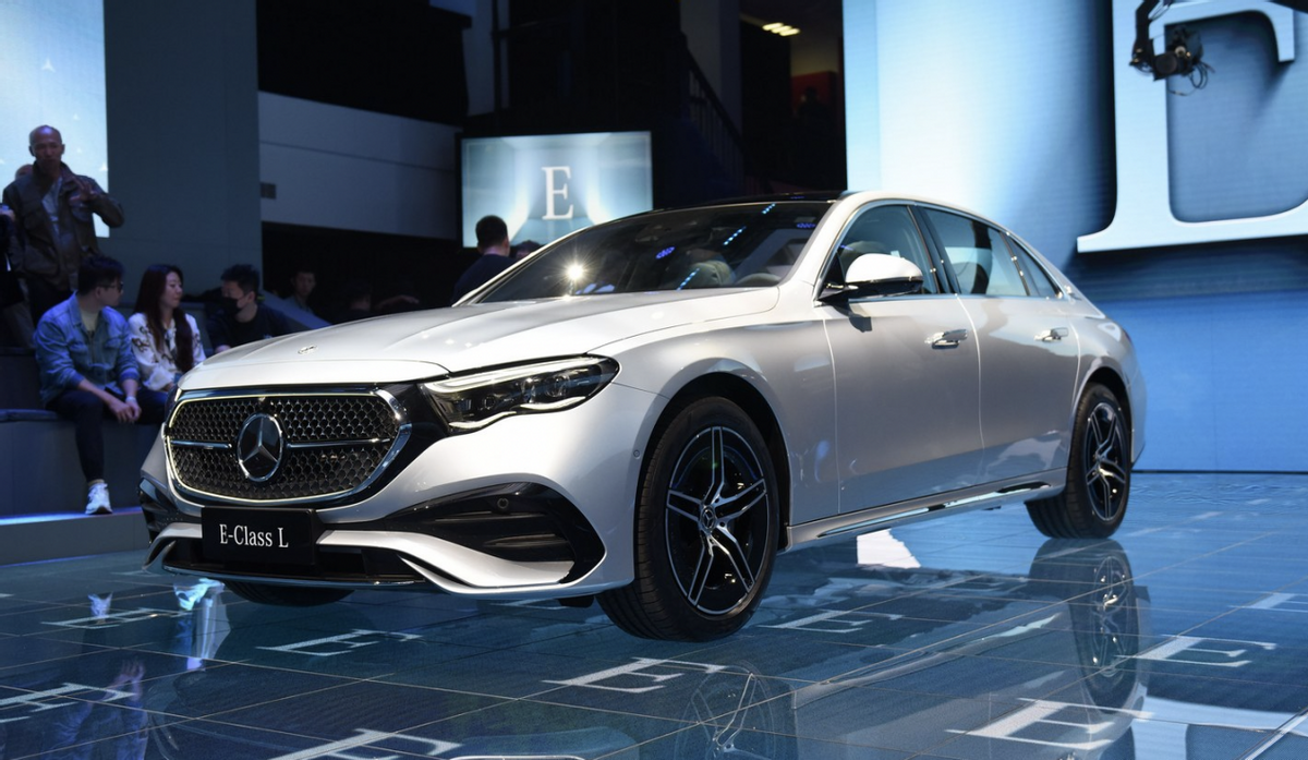 新奔驰e级预售45万起尊贵的车主选它还是5系