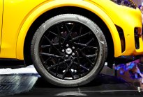 全铝四活塞+倍耐力定制轮胎，2024款福特电马亮相广州车展