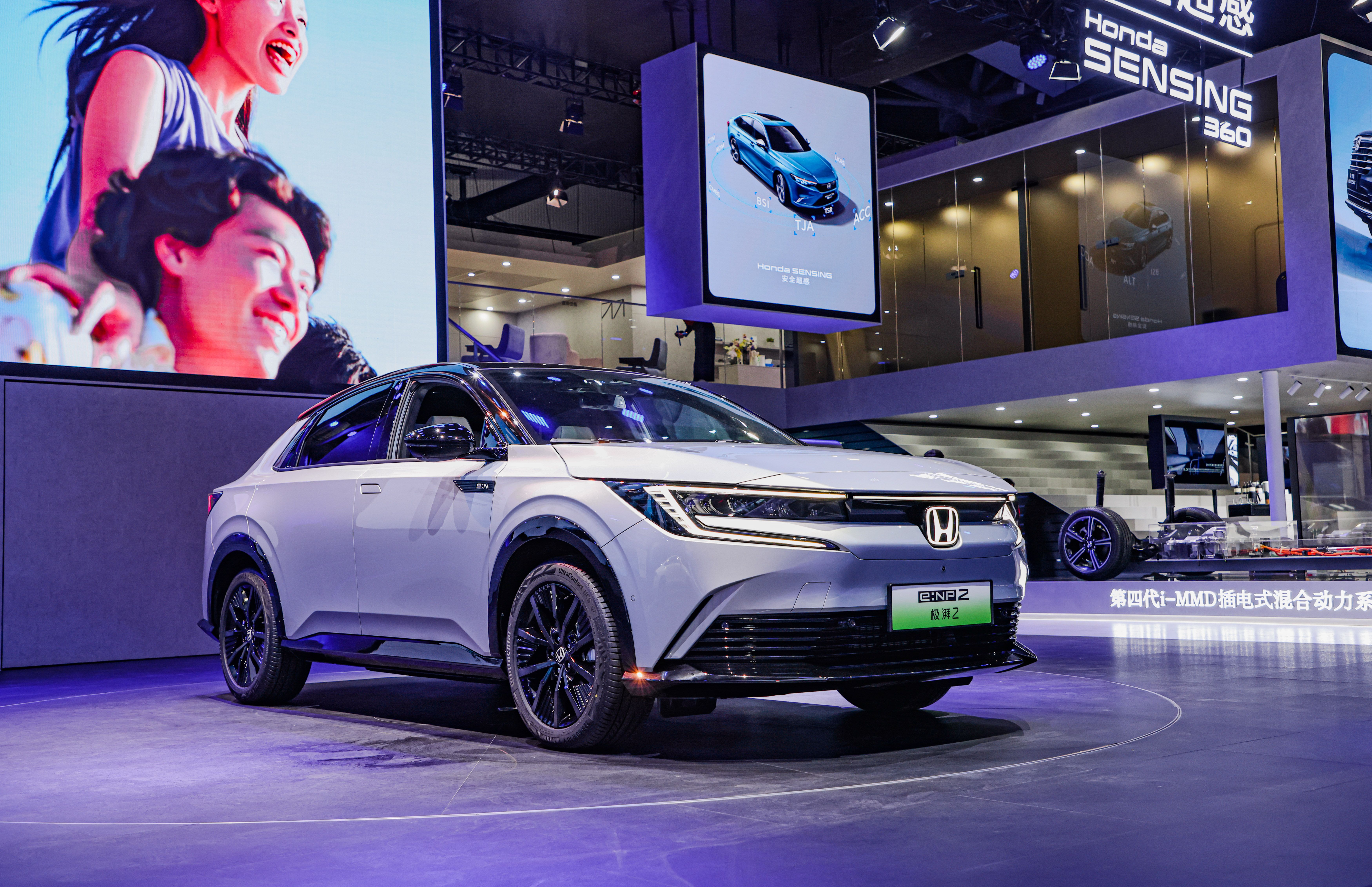 纯电 suv,由本田中国团队研发,基于 "e:n architecture f" 纯电动车