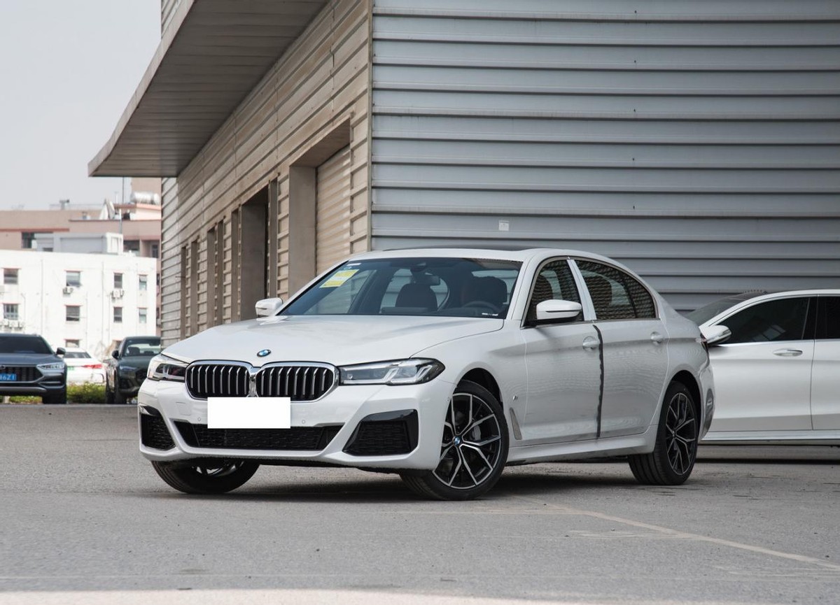 尊享型 m运动套装)2023款改款宝马530li,作为小改款车型,新车整体并没