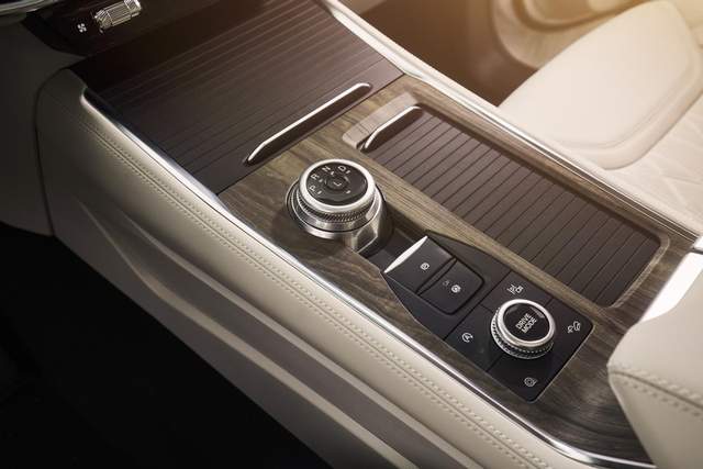 顶豪同源半苯胺真皮座椅品鉴探险者赤金版