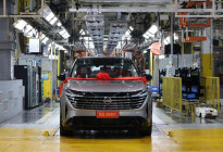 “三排座”中大型SUV/2024年上市 东风日产探陆下线