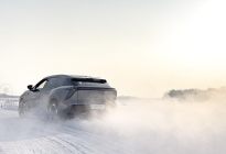 冰雪试驾丨高合汽车行驶性能稳定、操控性出色
