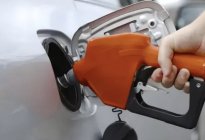 年内油价第三涨！新能源车还在打“价格战”，燃油车能挺多久？